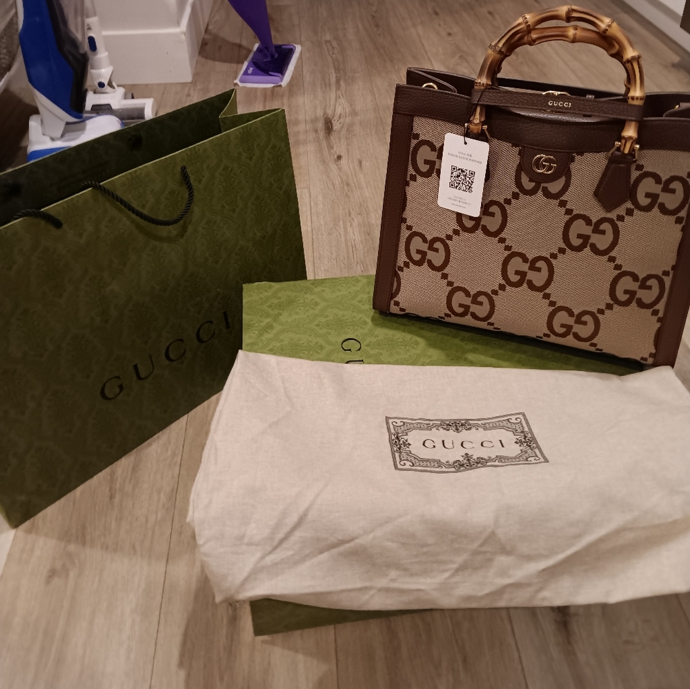 Gucci Bag - Picture 2 of 3